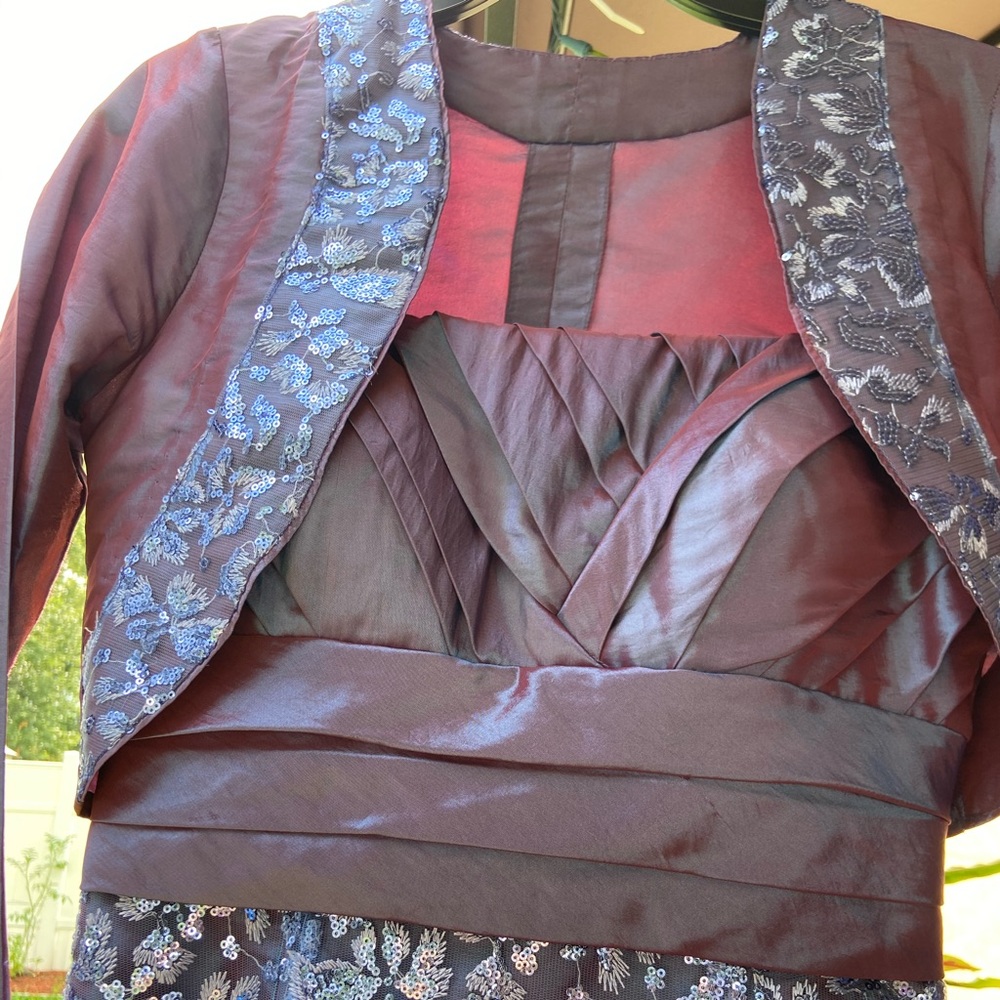 Elegant Sequence Gown with Jacket - Picture 3 of 13